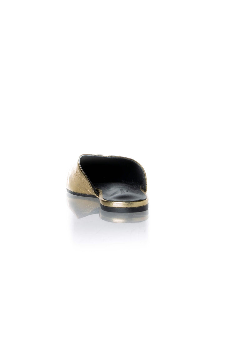 Tony Bianco flat dorado, detalle de talón y plantilla negra