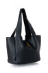 Tote Saint Laurent negra, vista en ángulo mostrando volumen y asas