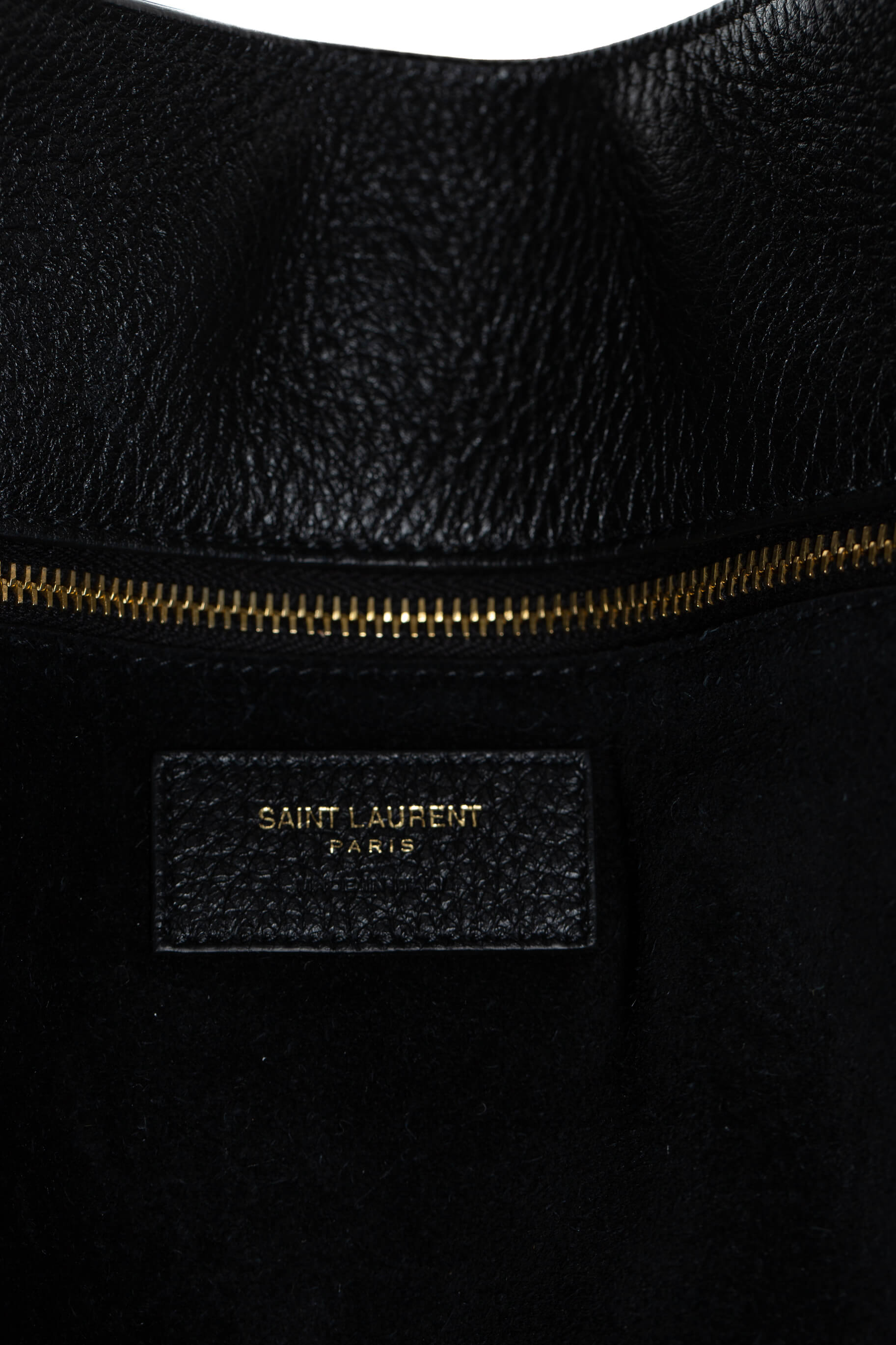 Stamp interior Saint Laurent Paris en dorado y bolsillo con zipper