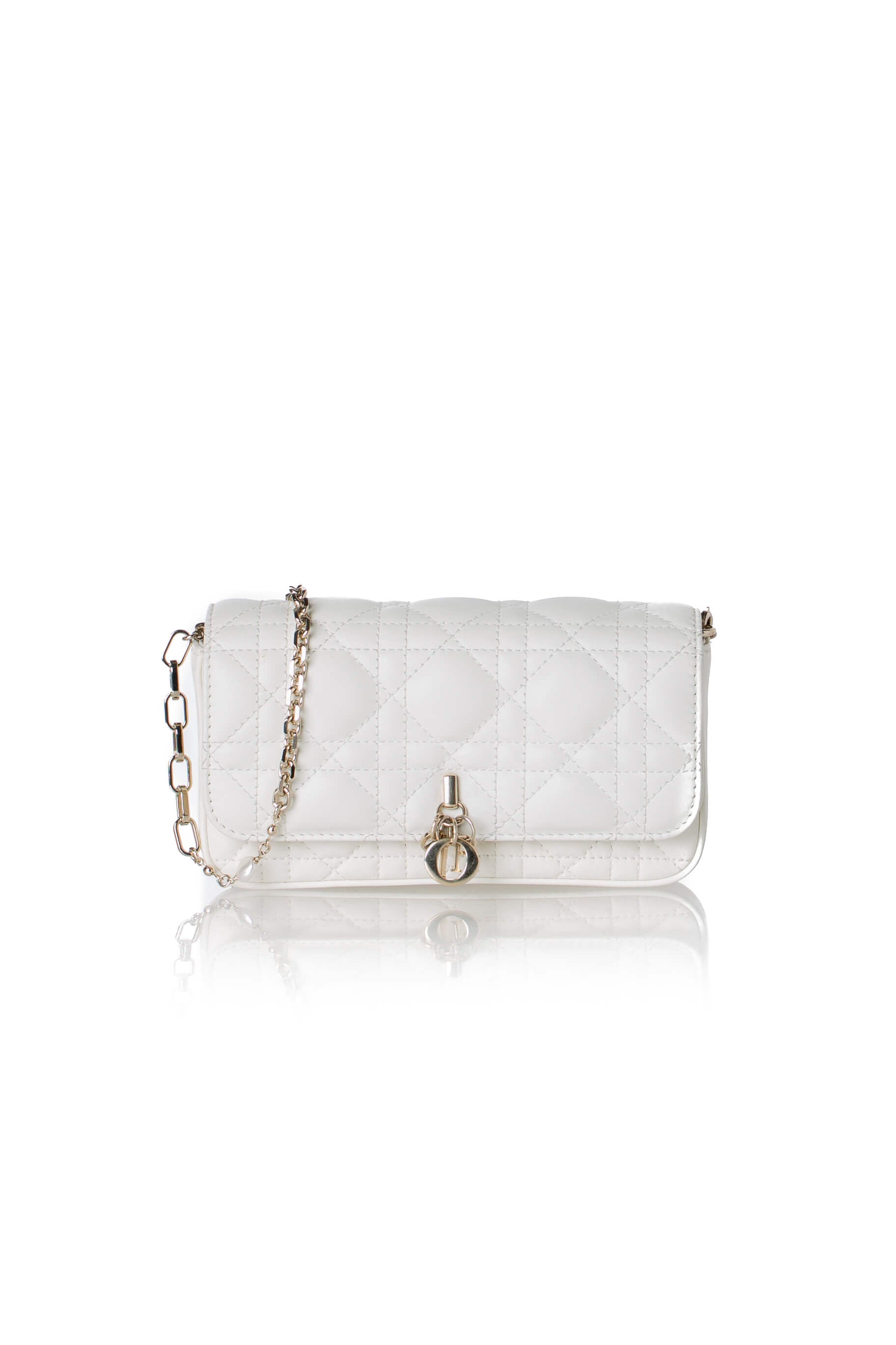 Christian Dior Talk Phone Pouch Cannage latte, vista frontal con charms D.I.O.R.