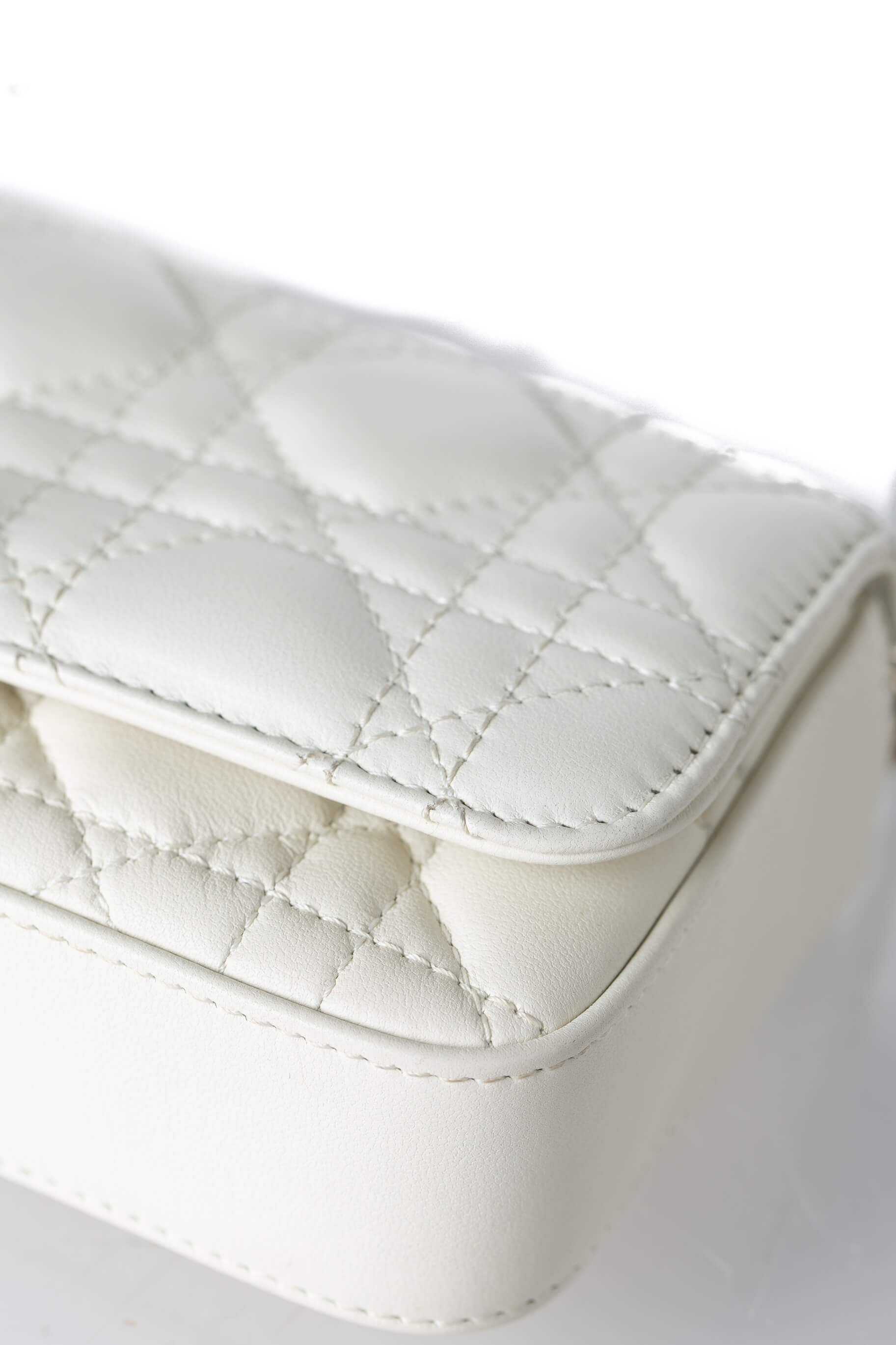 Esquina Cannage Dior Talk Phone Pouch en excelente estado