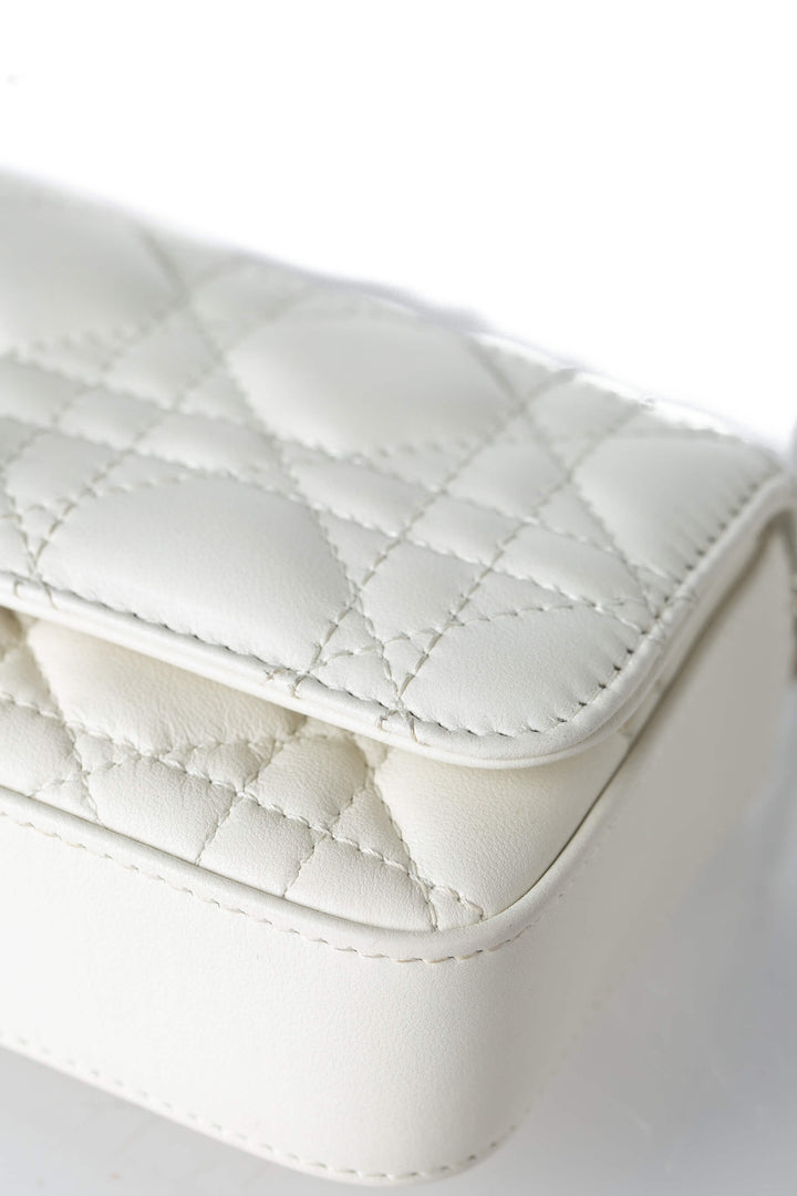 Esquina Cannage Dior Talk Phone Pouch en excelente estado