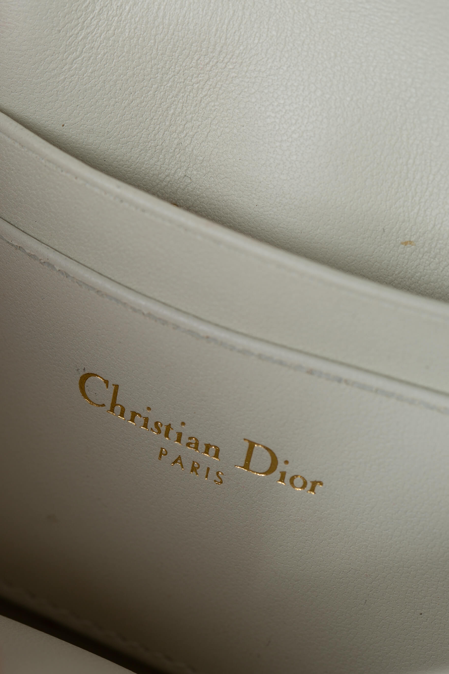 Stamp interior Christian Dior Paris en dorado