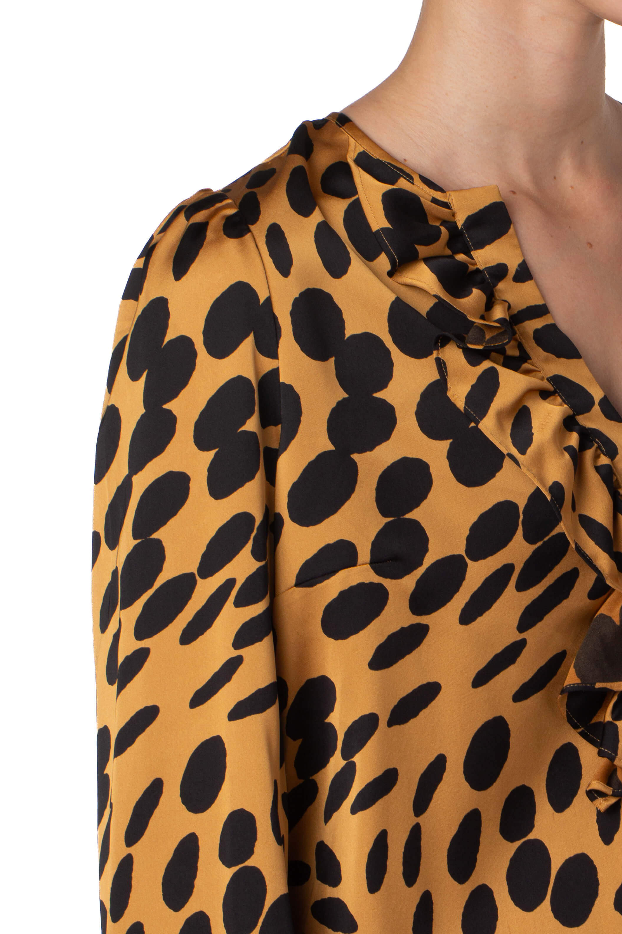 J Crew, Talla S