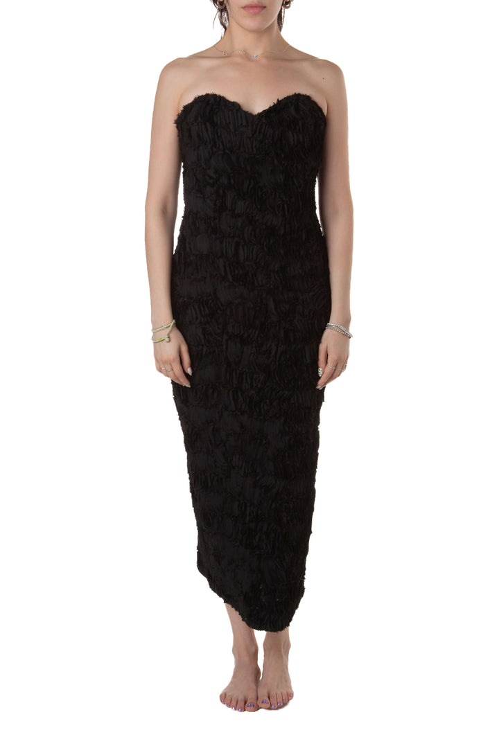 Vestido Bimba y Lola negro strapless texturizado con escote corazón, vista frontal