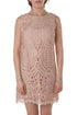 Vestido BCBG nude de encaje mini sin mangas, vista frontal