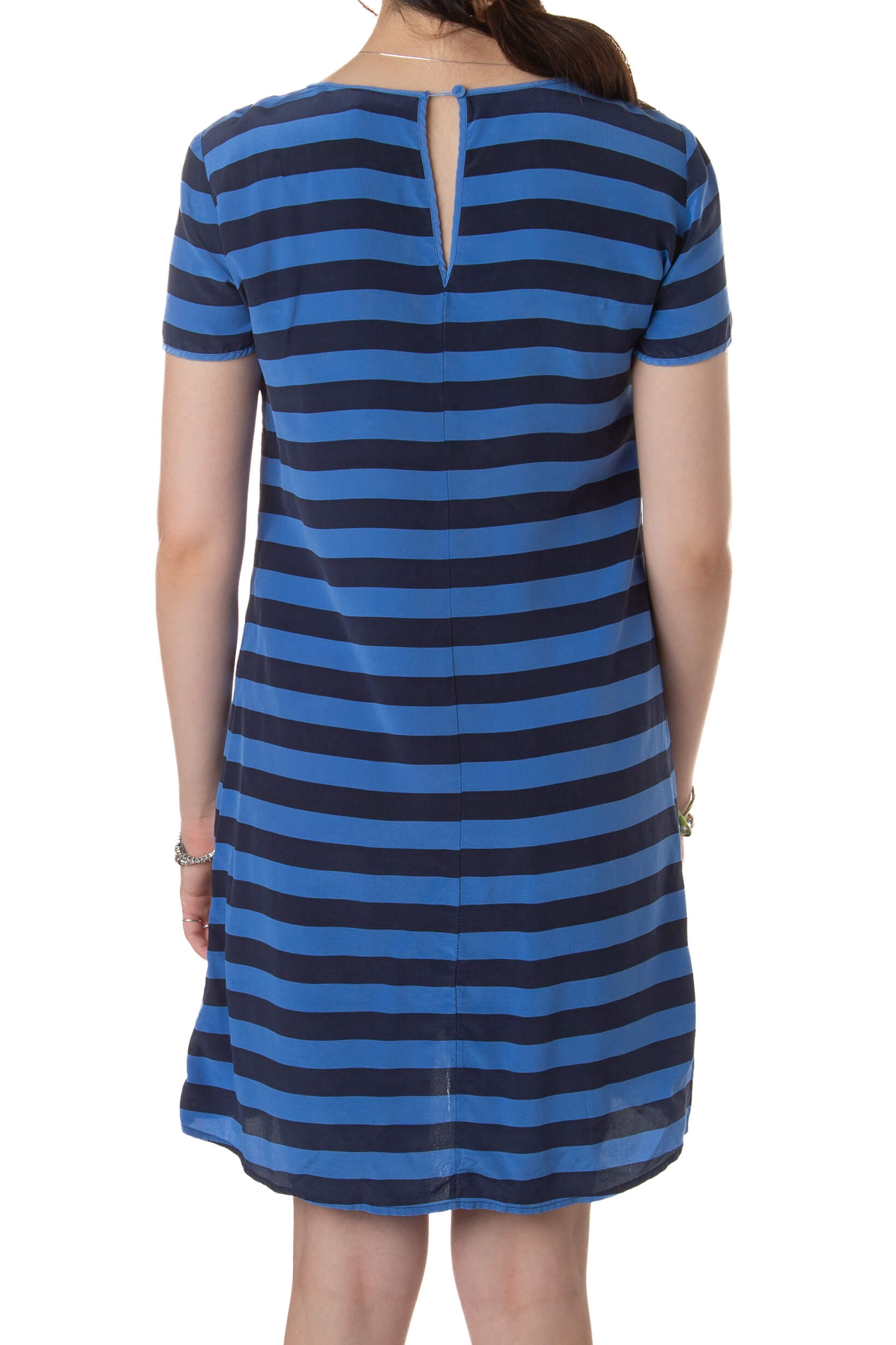 Vestido BCBG Maxazria de rayas azules, vista trasera con keyhole y botón en la nuca