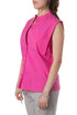 Blusa Escada fucsia sin mangas con botones tono a tono, vista lateral