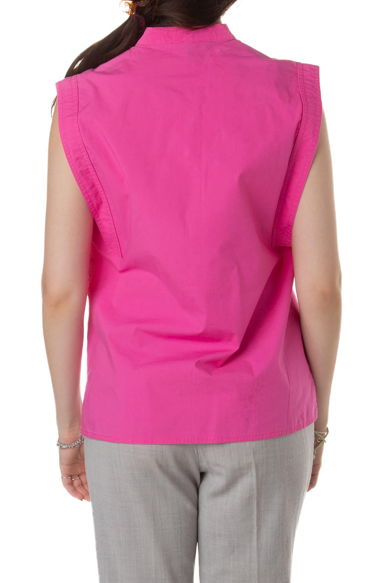 Blusa Escada rosa fucsia sin mangas, vista trasera con pieza superpuesta en los hombros