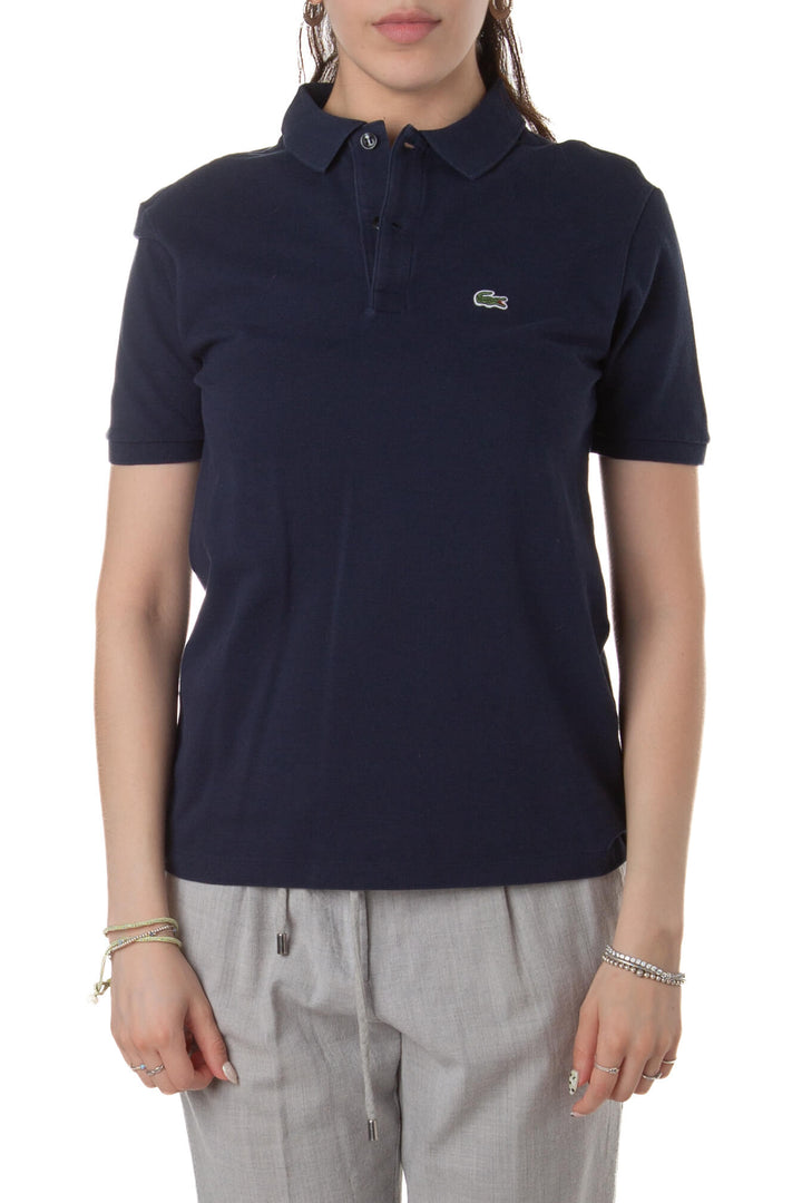 Polo Lacoste azul marino con logo cocodrilo verde y cuello rib, vista frontal