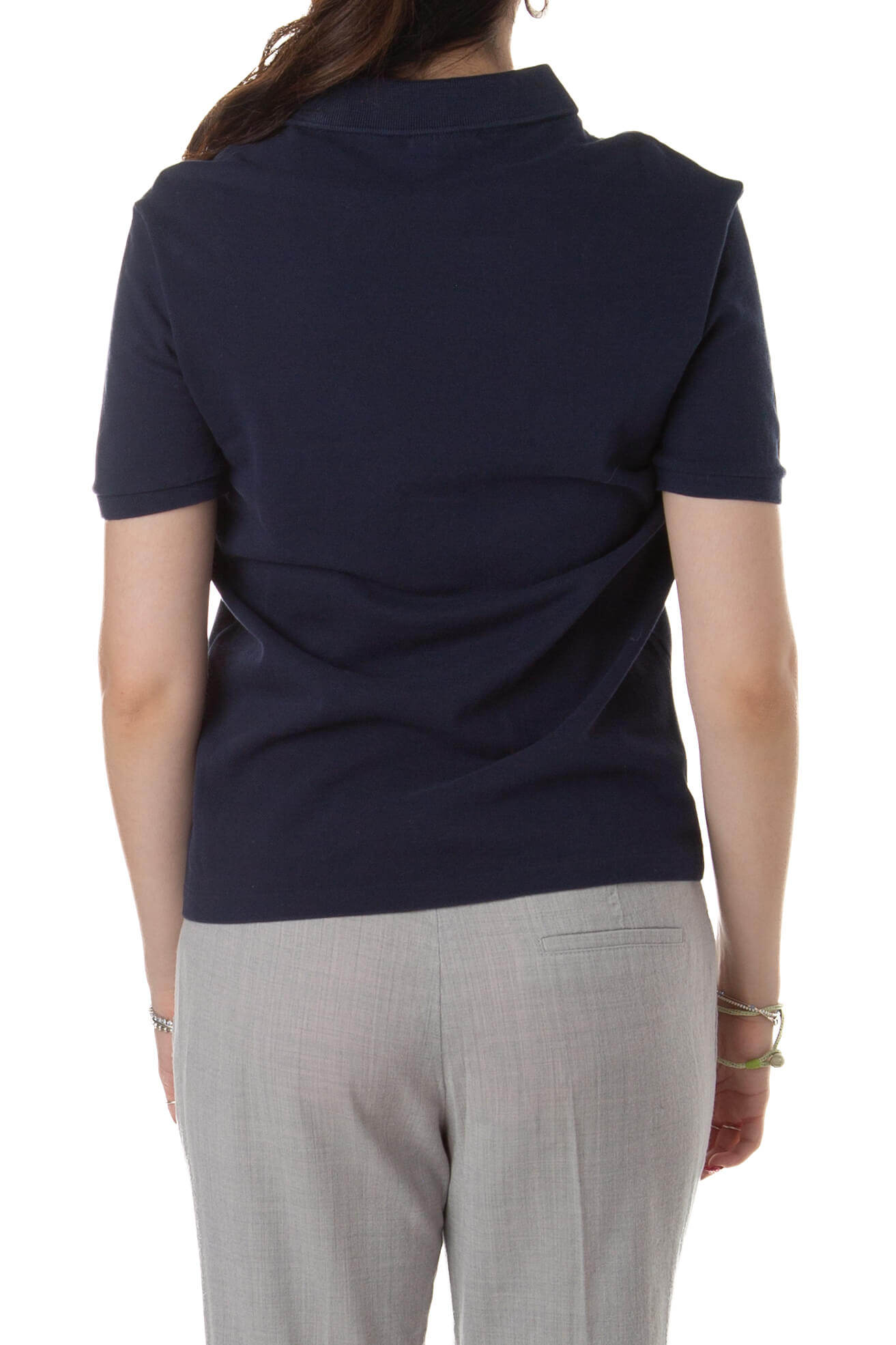 Polo Lacoste azul marino, vista trasera con cuello rib