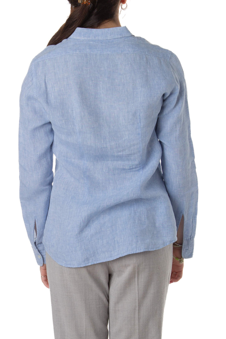 Camisa Chester & Peck de lino, vista trasera con yugo y pliegue central