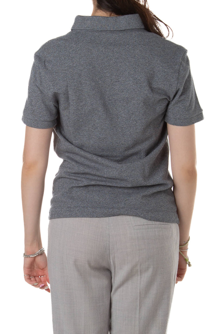 Polo Lacoste gris jaspeado, vista trasera con cuello rib