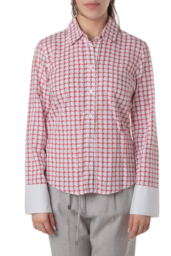 Camisa Carolina Herrera con estampado pata de gallo rojo y blanco y puños blancos, vista frontal