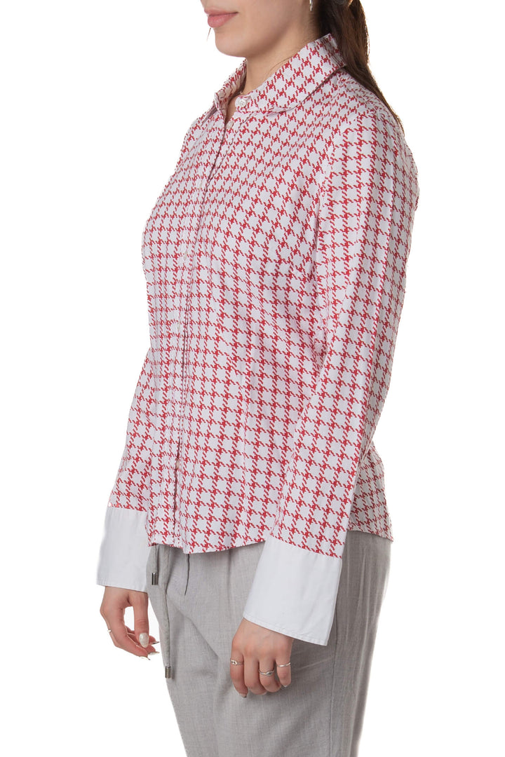 Camisa Carolina Herrera pata de gallo roja de manga larga, vista lateral