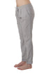 Pantalón Boss gris claro de lana, vista lateral con bolsillo y dobladillo vuelto