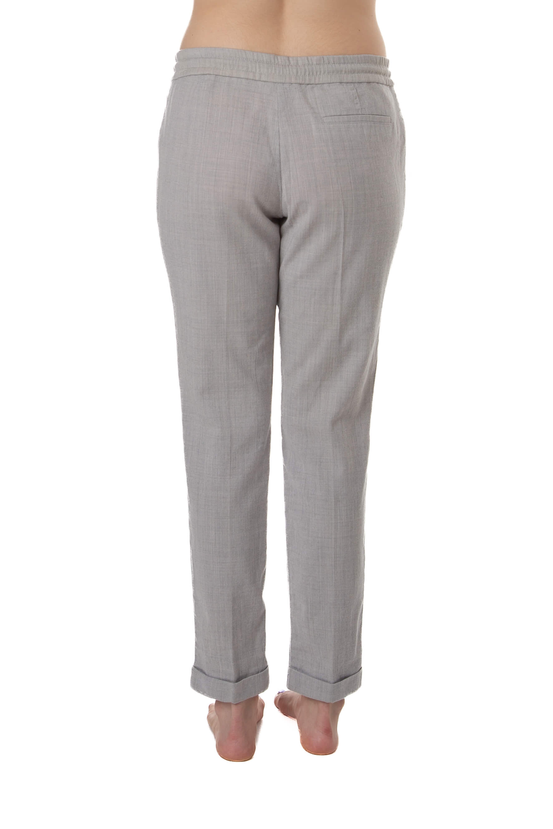 Pantalón Boss gris claro, vista trasera con bolsillo de ojal y raya marcada