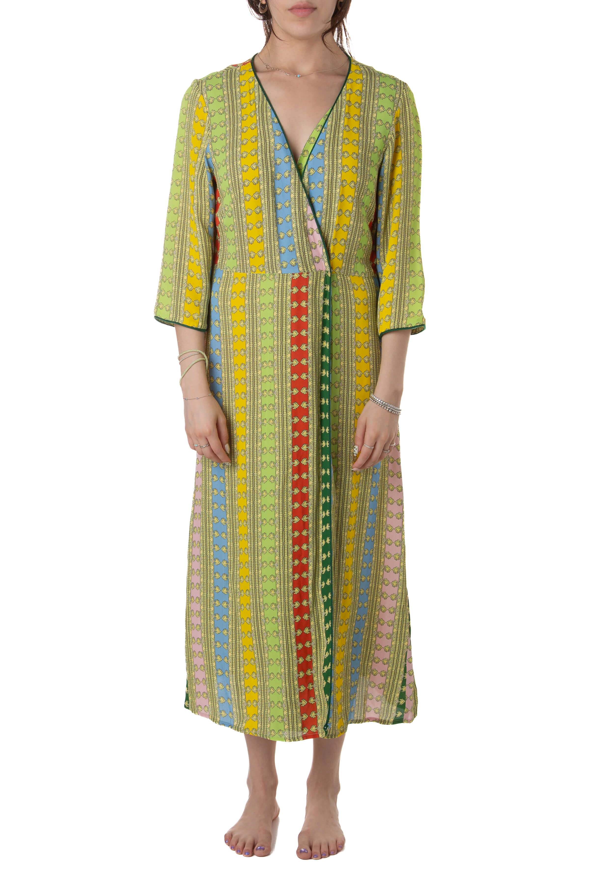 Kimono Uterqüe wrap midi con rayas verdes y amarillas, vista frontal