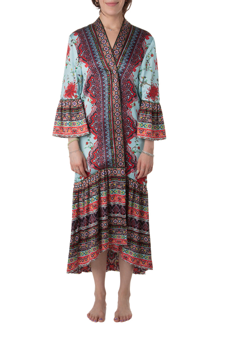 Kimono reversible celeste con flores, vista frontal