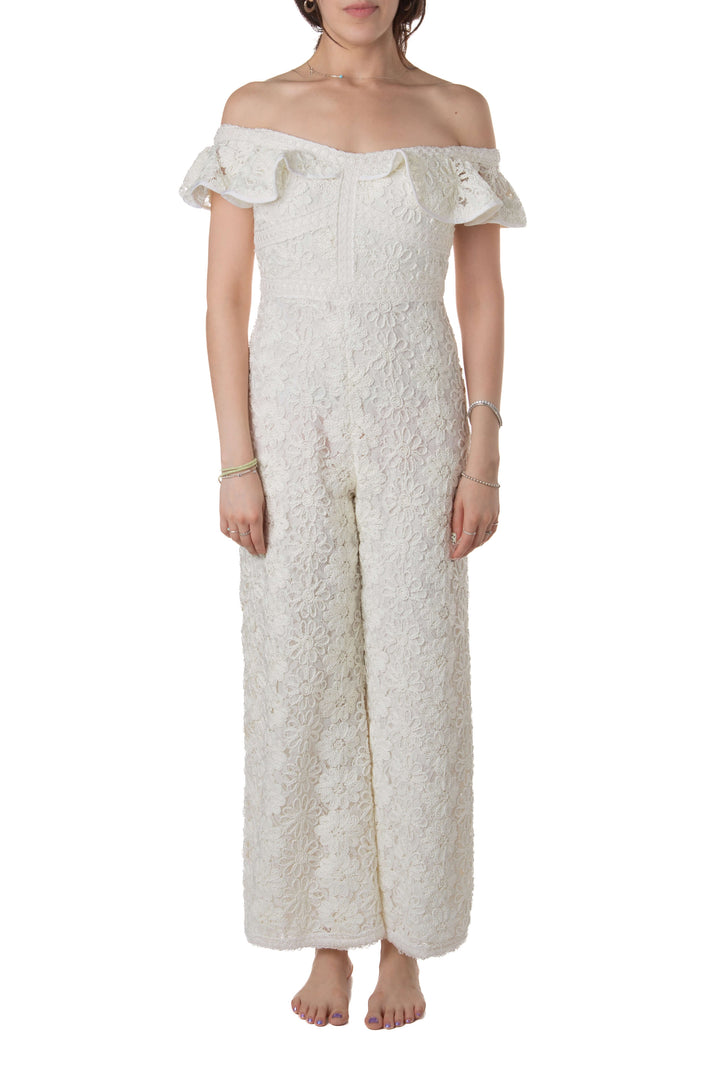 Jumpsuit Alexis blanco de encaje off-shoulder, vista frontal