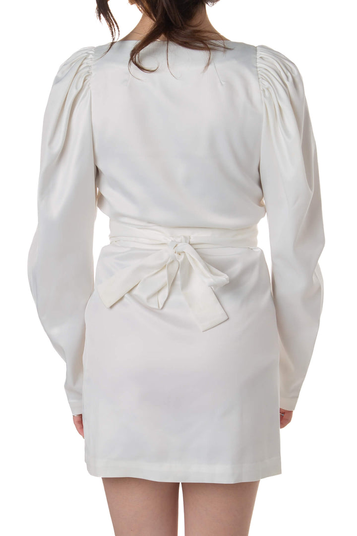 Vestido ROTATE blanco con lazo en cintura, vista trasera