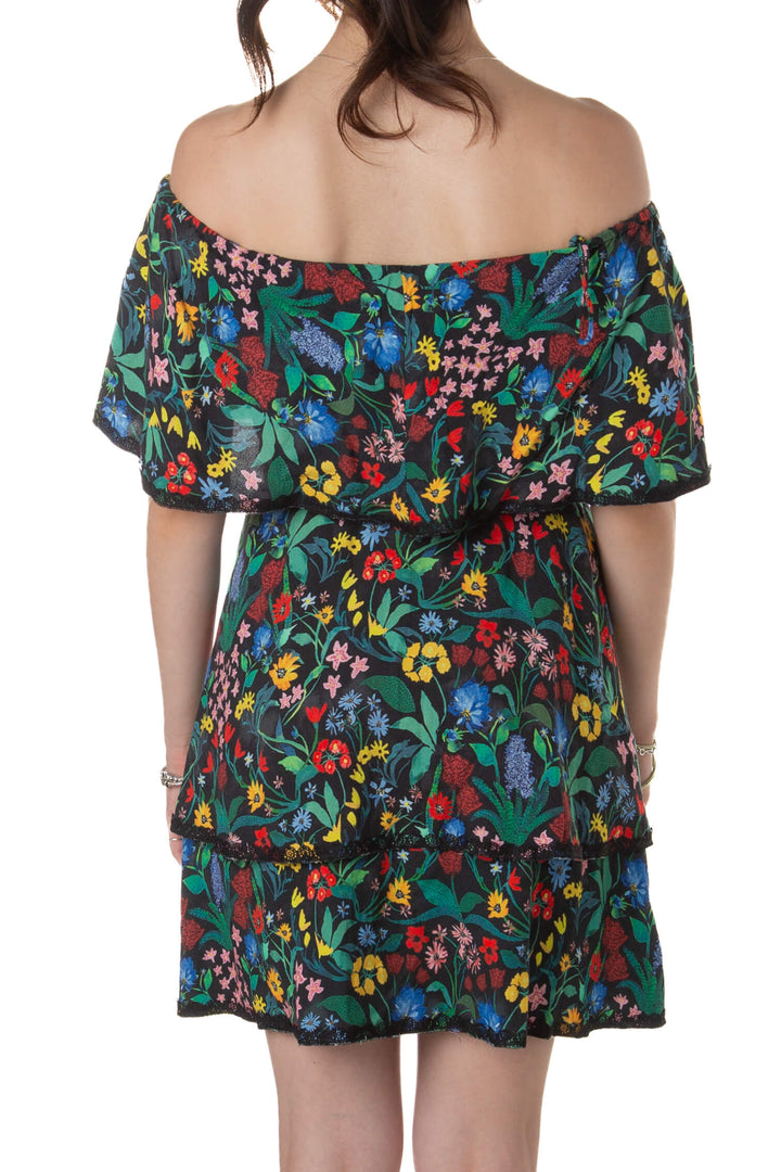 Vestido Alice + Olivia campesino floral negro off-shoulder, vista trasera