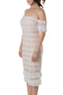 Vestido Likely de encaje blanco con fondo nude off-shoulder, vista lateral