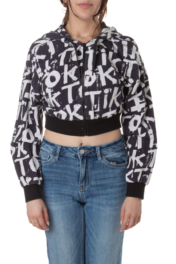 Sudadera Alice + Olivia cropped negra y blanca con capucha, vista frontal