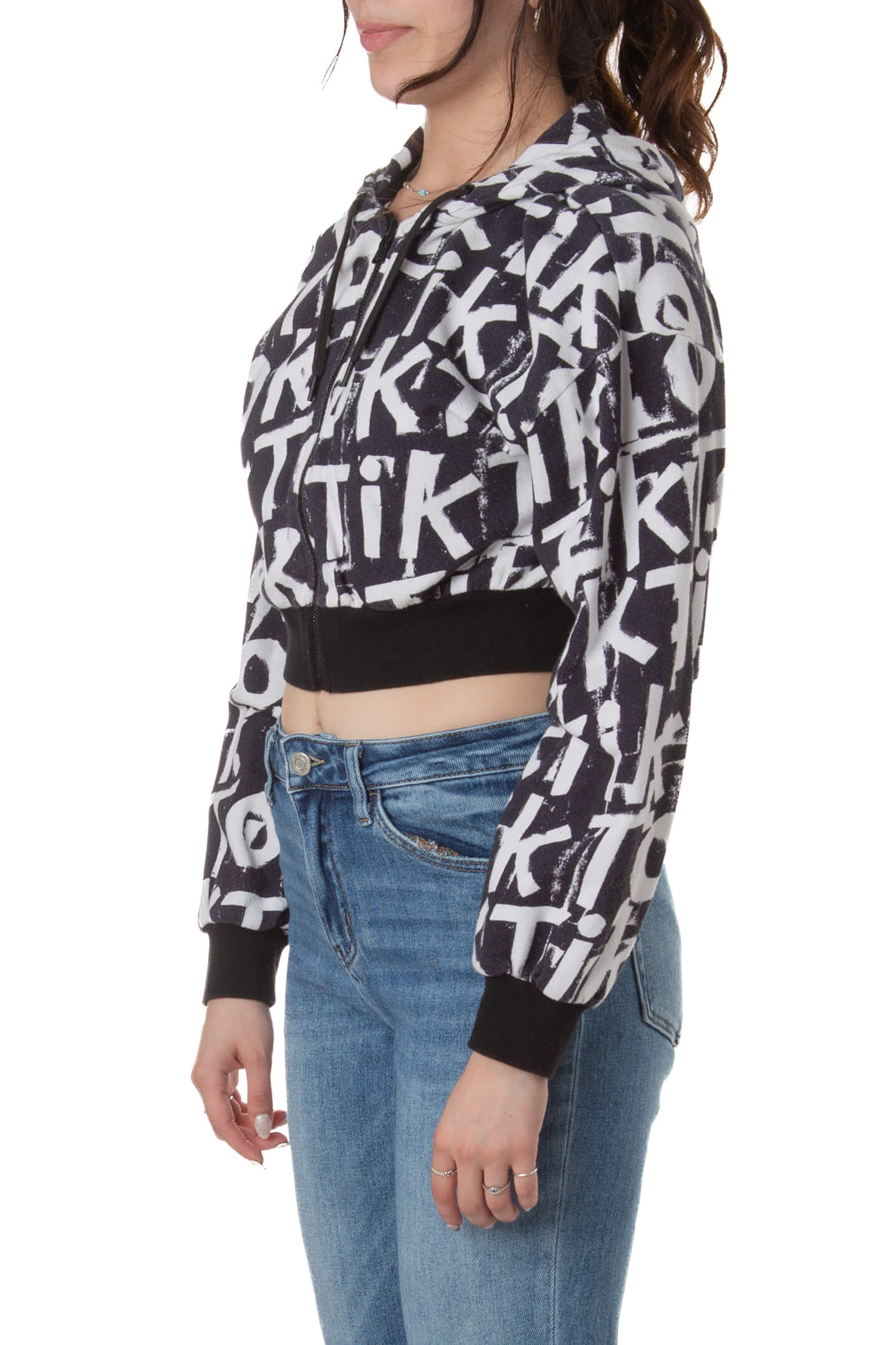Sudadera Alice + Olivia cropped negra y blanca con capucha, vista lateral