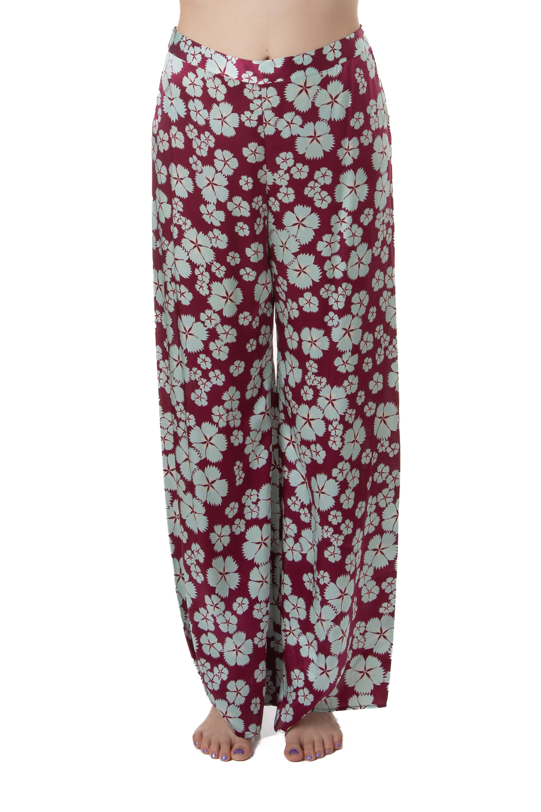 Pantalón Alexis satinado vino con flores menta, pierna amplia, vista frontal