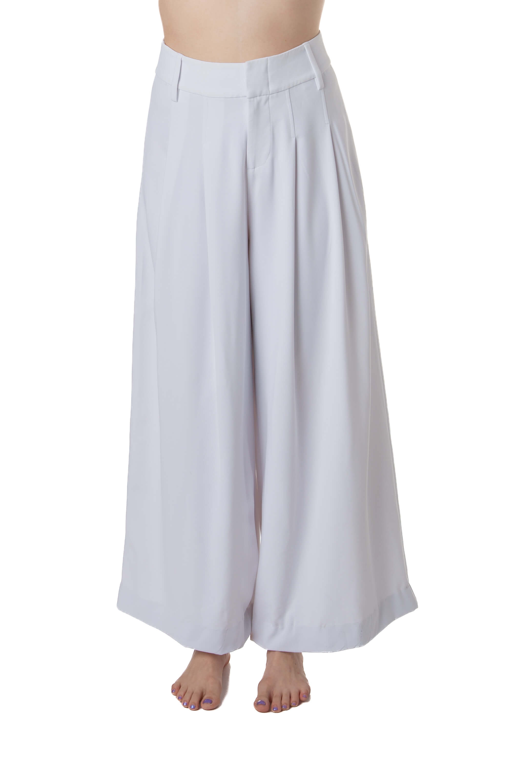 Pantalón Alice + Olivia blanco de pierna amplia con pinzas, vista frontal