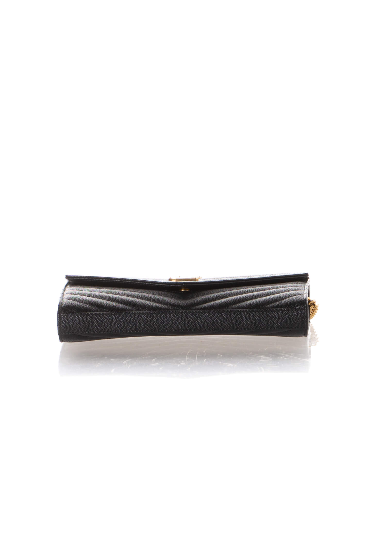 Perfil de la Saint Laurent Cassandre: solapa, broche y grosor