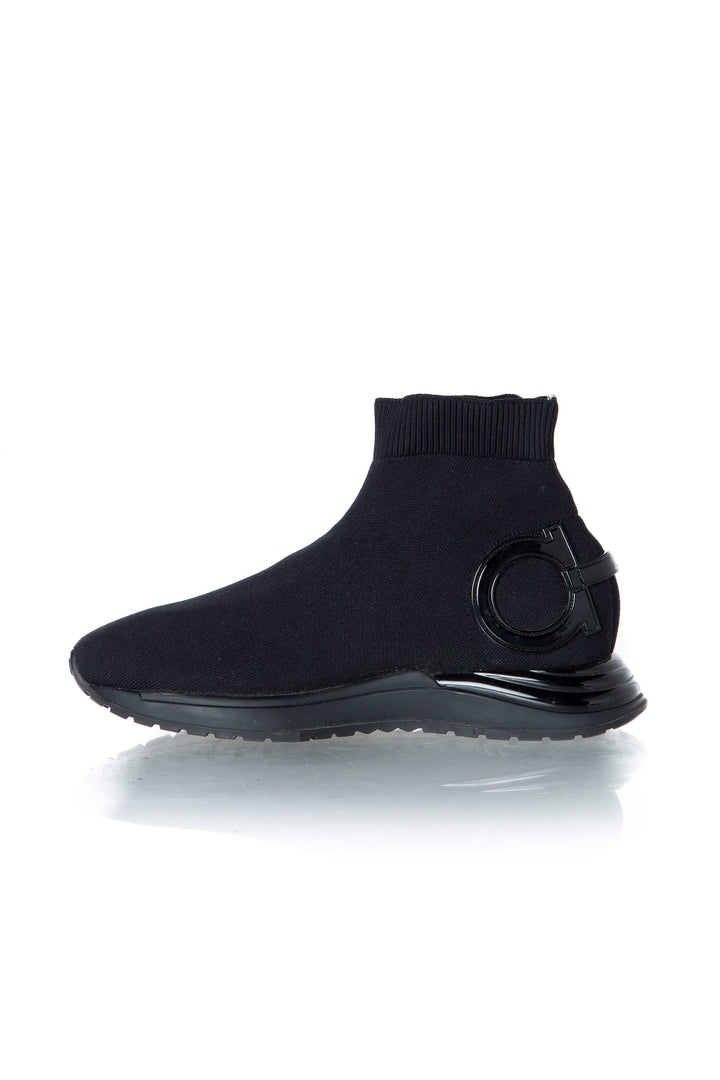 Salvatore Ferragamo Gancini Sock Sneakers — vista lateral con Gancini