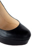 Christian Louboutin Bianca — detalle de la punta redonda y la plataforma de piel negra
