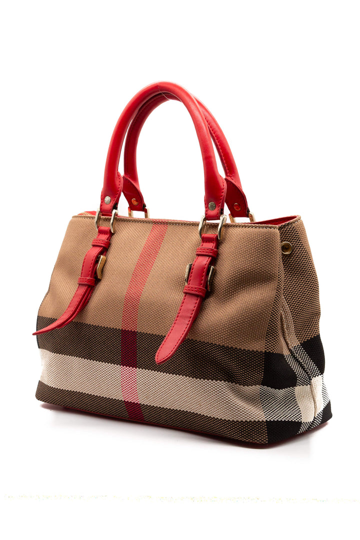 Tote Burberry House Check, vista en ángulo mostrando volumen y asas rojas