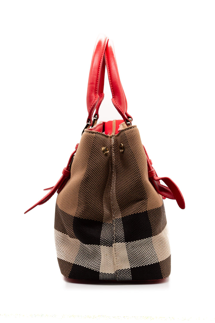 Tote Burberry House Check, perfil lateral con argolla dorada