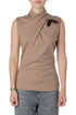 Blusa Gucci café claro sin mangas con drapeado y broche, vista frontal