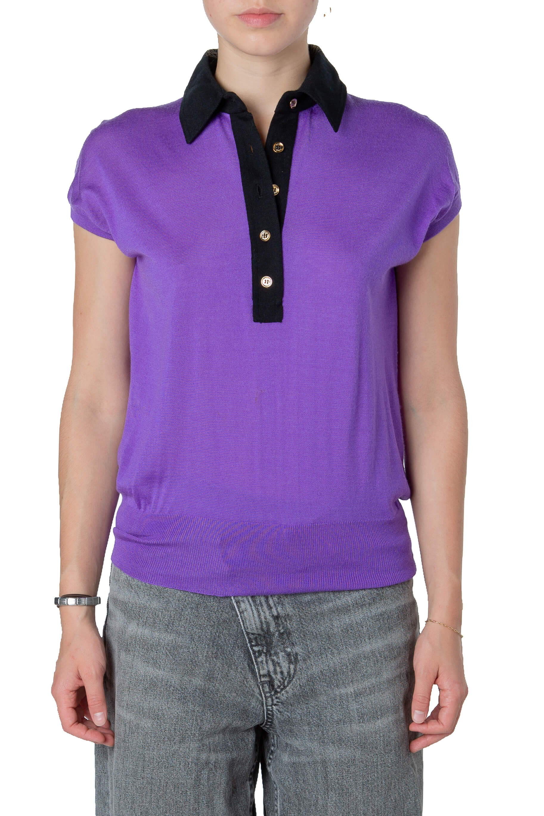 Suéter tipo polo Gucci morado con cuello negro, vista frontal