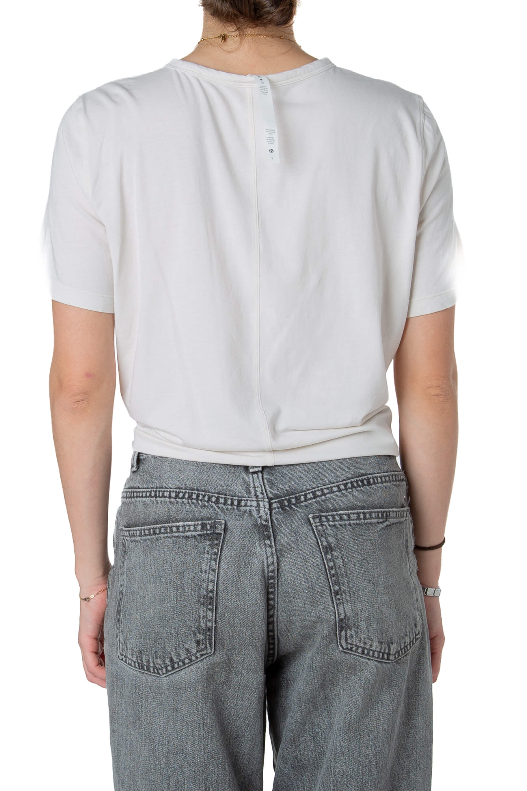 Playera deportiva Lululemon hueso, detalle de la espalda | ClosetRehab
