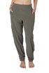 Pantalón Athleta verde militar talla 6 de poliéster, preloved, vista frontal | ClosetRehab