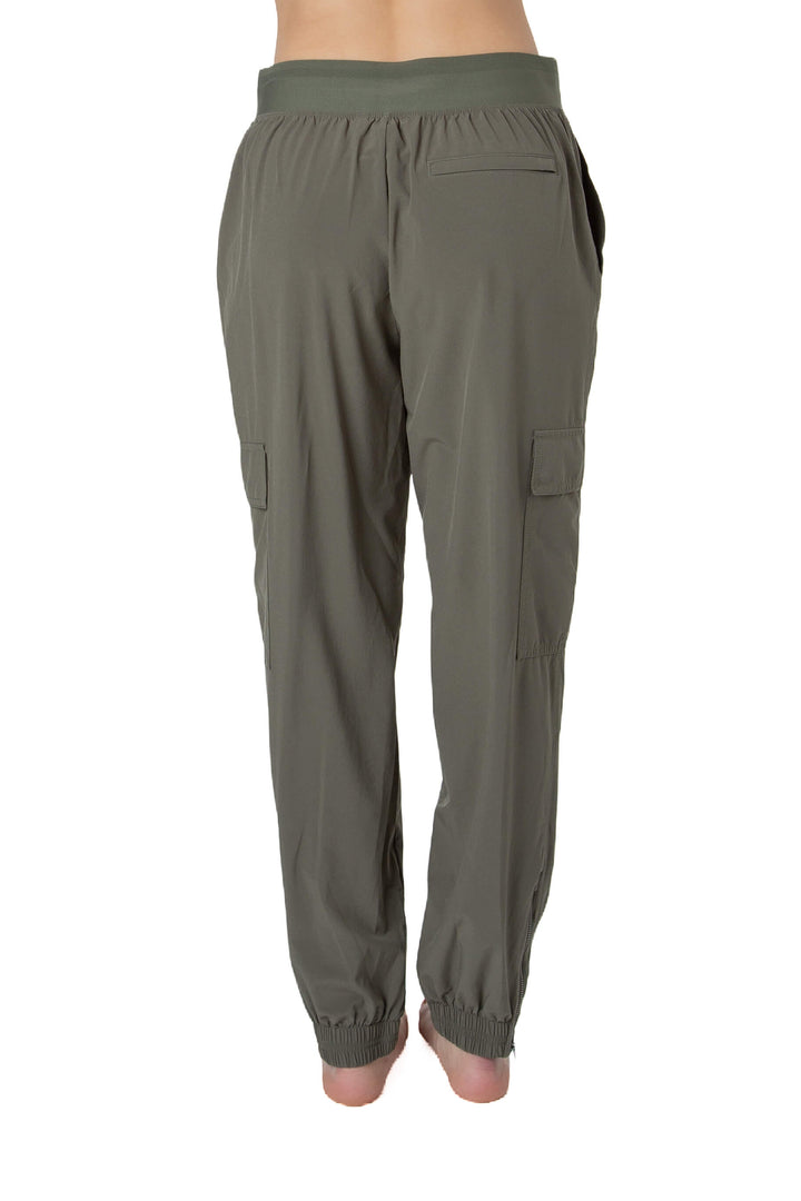 Pantalón Athleta verde militar, detalle de la pretina trasera | ClosetRehab