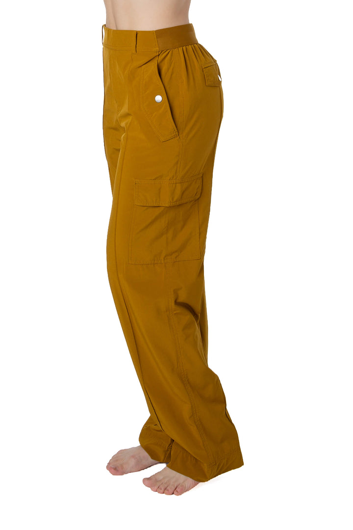 Pantalón cargo Athleta mostaza, vista lateral