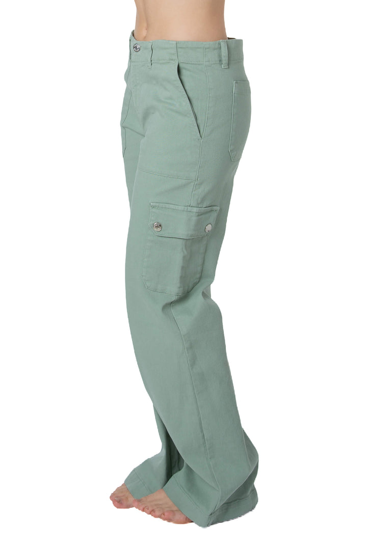 Pantalón cargo Brownie verde salvia, vista lateral