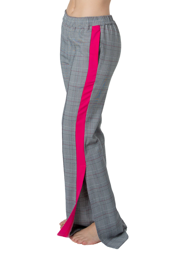 Pantalón St. Roche de cuadros con franja fucsia, vista lateral