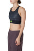 Top deportivo Nike Air negro con logo neón, vista lateral