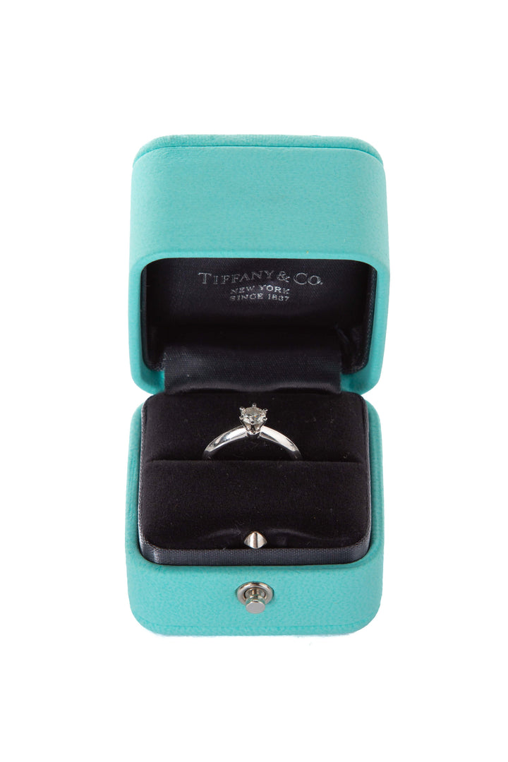 Anillo Tiffany & Co., vista frontal – ClosetRehab