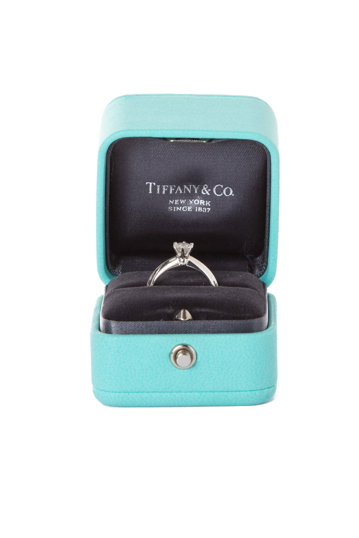 Anillo Tiffany & Co., vista posterior – ClosetRehab