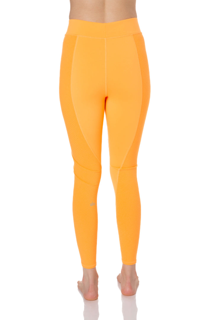 Pantalón Alo Yoga, vista lateral – ClosetRehab