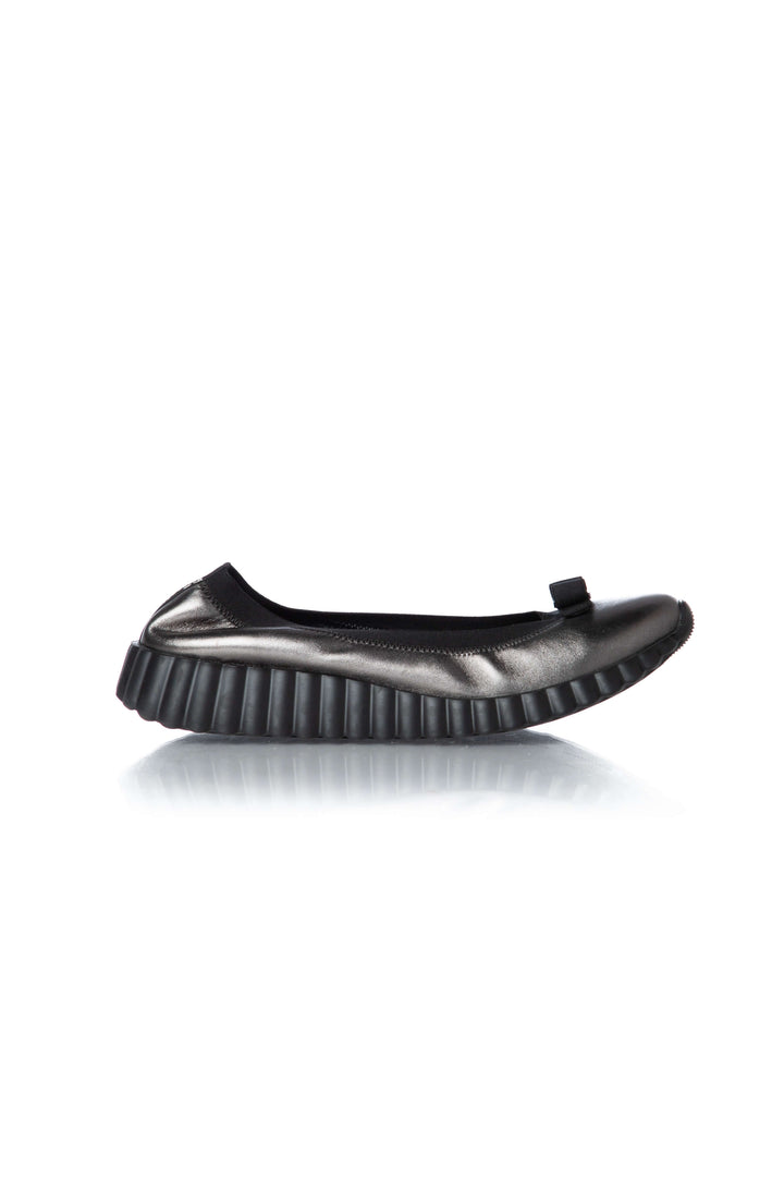 Ballerinas Salvatore Ferragamo pewter con moño y suela gruesa, vista lateral
