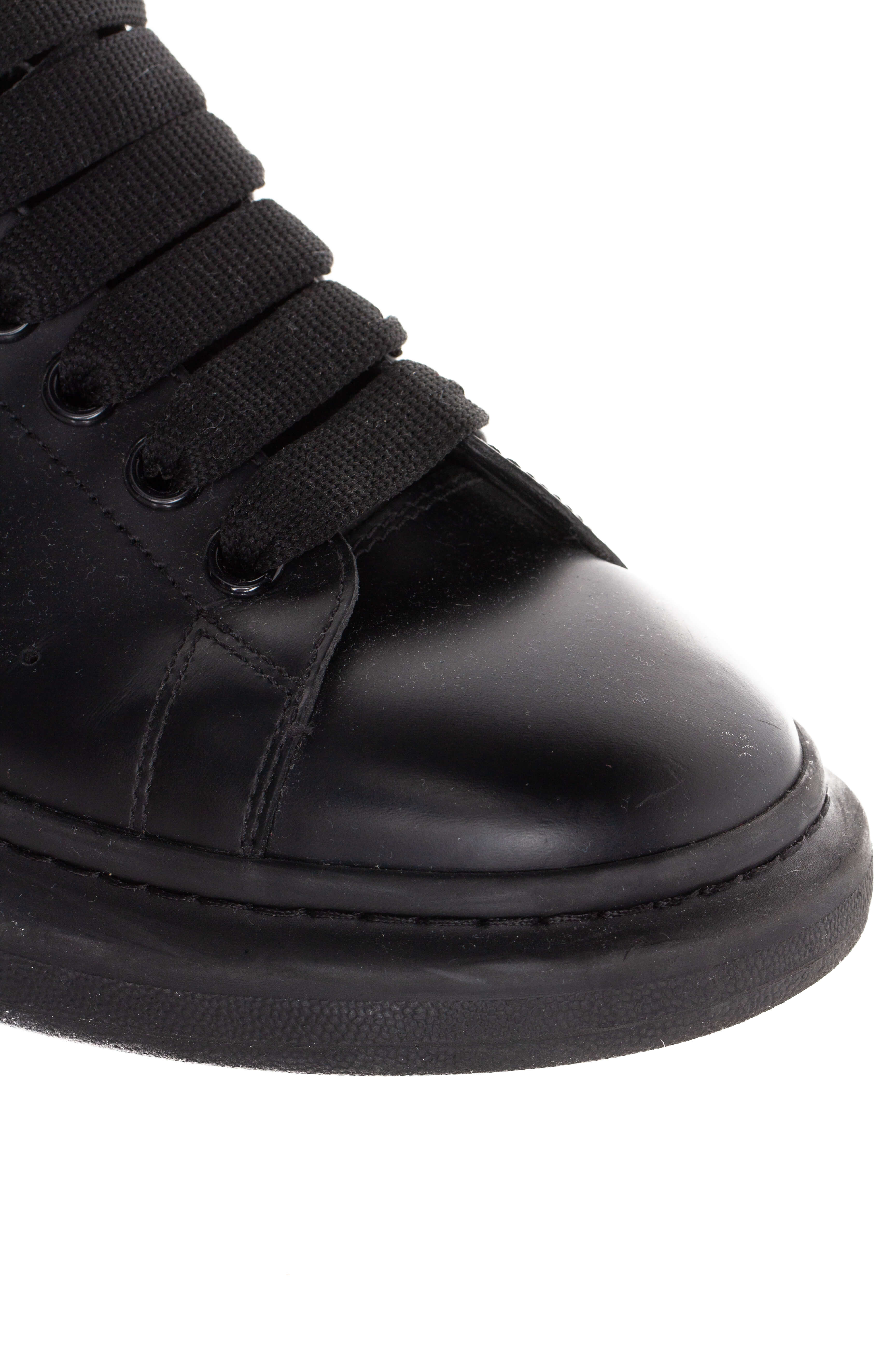Alexander McQueen, Talla 9